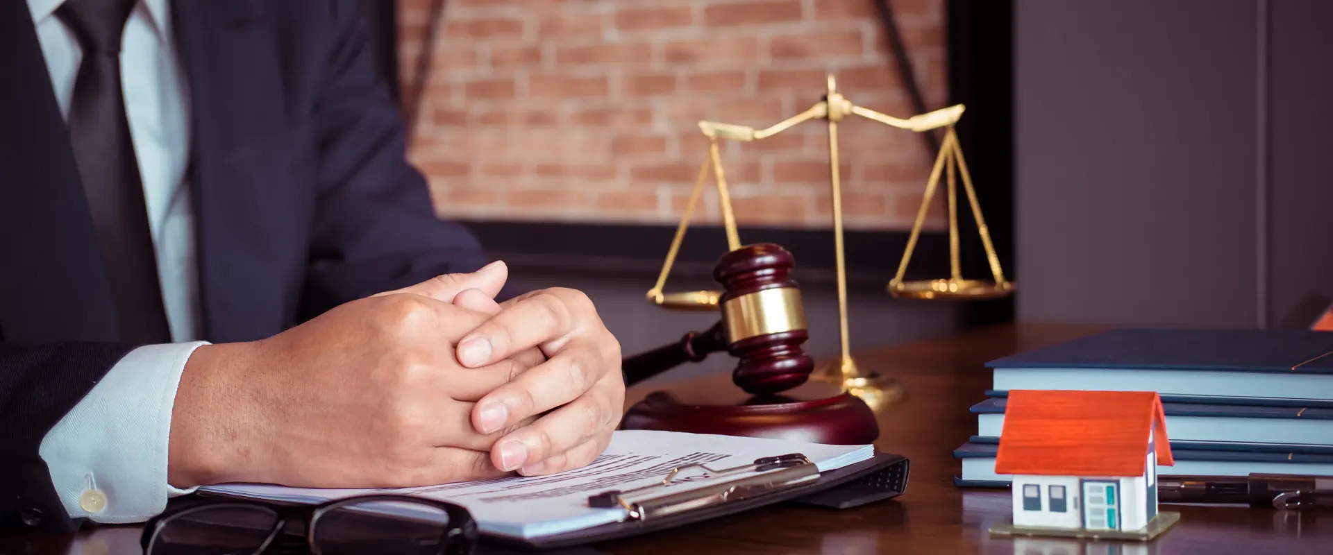Cómo llevar a cabo el desalojo de arrendatario paso a paso: guía legal y práctica